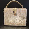 Sac de soirée en cristal en hauteur femelle Feme Hollow Out Metal Flowe Flower Diamond Mandbag Box Fashion Chic épaule crossbody 240408