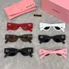 Designer Sungass Classic Logo Fashion Shades Lunettes de soleil Femmes Femmes Men Adumbral 6 Colours Eyeglass