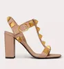 2024 Italie Design Femmes Studs romains Sandales Chaussures Summer Walk Nappa Leather Femme High Heel Comfort Party Mariage Dame Walking Heels Robe Shoe EU35-43 Boîte