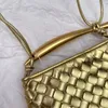 Tasarımcı çantası mini sardalya dokuma çanta omuz çantası, zarif ve şık sanatla birlikte metal kolları ve klasik dokuma ile gerçek inek derisi malzemesinden yapılmış