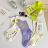 Femmes chaussettes de style coréen lettre de couleur sport de mode pour les filles respirant tube intermédiaire