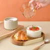 Skålar keramik kopp och tefat frukost skål med sked kreativ glas frukt sallad dessert liten eftermiddag te bröd snack tallrik