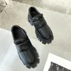 Nya vår- och höstkvinnor tjocka sulor skor mångsidig avslappnad höjd ökar små vita skor med fårskinn inre foder 3 cm tjocklek tpu stor sula
