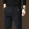 Autunno classico pantaloni allungati da uomo in cotone elastico business slim fit pantaloni da carico casual maschio 240403