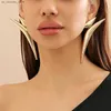 Charm Exaggerated Geometry Long Curved Drop Earrings Fashion Aesthetics Thick Metal Triangular Earrings Womens Trendy Stage Jewelry240408