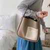 Sac fourre-tout polyvalent à la mode sac de seau pour femmes Nouvelles textes patchworks Simple Skew Straddle Sac de banlieue Postman Postman For Dames