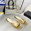 Sandales de créateurs Femmes Sandales plates Pantres à cuir classique