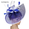 Élégants chapeaux de fascinateur Sinamay avec garnitures de fleurs de plumes cocktails et coutures de mariage de course de course plusieurs couleurs plusieurs couleurs 240401