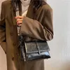 Akşam çantaları geniş kayış çapraz gövdesi kadınlar için 2024 trend vintage tasarımcı pu deri omuz çantası iş bayanlar çanta