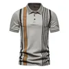 Mode gestreiftes Druckpolo -Shirt für Männer Sommer Revers kurzärmelige Bluse bequemer Trend Streetwear täglich lose Tops 240326