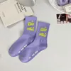 Femmes chaussettes de style coréen lettre de couleur sport de mode pour les filles respirant tube intermédiaire