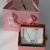 Anpassad dubbelhjärtgraverad namn Stålhalsband Eternal Rose Box For Women Valentines Day Gift 2024 240402