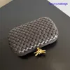 Botega Knot Evening Bag Minaudiere Clutch Womens Designer Väskor mjuk vadderad eller foulard intreccio lammskinn läder med signatur metallisk knutlås stängning i69i