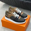 Designer Mens sapatos tênis de tênis de moda Treinadores esportivos casuais camadas de couro de couro de mão -de -bico em volta para homens leves e confortáveis sapatos de treinamento de couro tackie