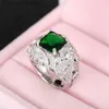 حلقات الكتلة Huitan Ladys Ladys لحفل الذكرى السنوية لحفلات الزفاف Full Bling Iced Out Green Cz Rings Silver Color Moms Gift New Jewelry240408