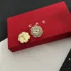 Luksusowe kolczyki ze złotymi opłatami projektanci specjalnie dla uwodzicielskich dziewcząt wysokiej jakości kolczyki Małe biżuterię Wysokiej jakości pudełko kolczykowe przyjęcie urodzinowe