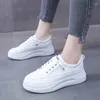 Scarpe casual in pelle femminile sneaker sneaker leggera piattaforma di sneaker tacchi da signore alla moda di moda confortevole 35-40