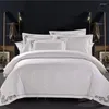 Ensembles de literie Coton broderie Home El Set White Luxury Satin Strip Ligne Ligne de quatre pièces Couvrette de couette 2 taies d'oreiller