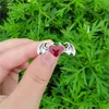 Cluster Rings Retro Angel Wings Black Red Enamel Heart Ring Womens Fashion Evil Devil Wings Love Finger Ring Gothic Party Jewelry240408