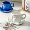 Kupalar Öpen çift kahve kupa çay fincan ve tabak seti Avrupa soyut yüz seramik sevgililer günü hediye ev dekorasyon