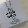 Diseñadora Viviane Westwood Jewelry Western Reina Madre Tiktok Hot Sale Classic Full Diamond Shining Big Saturno Collar de diez rianas Temperamento de aleación Vers