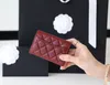 Luxurys Designer Zippy Wallet Solded Leather Card Titular Fashion Coin Bolsa Card Botão Botão Purse do titular de cartões Mens PASSAPORES MINI