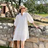 Sukienki swobodne bohemijska nutka z nutka Rufled White Mini Shirt Sukienka z paskiem 2024 w wiosnach/letnich wakacjach luźne ubrania