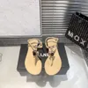 Damendesigner Sommer Beach Sandals Pantoffers Mode lässige Festkörperschuhe Outdoor -Plattform Flats mit niedriger Ferse Schnalle Sandale Schlupf am Knöchelgurt Flip Flop Schuh