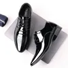 Luksusowy biznes Oxford skórzane buty mężczyźni Oddychający Patent Formal Plus Size Man Man Bured Mieszkania Mężczyzna czarny 240407