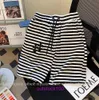 Shorts pour hommes Classic Niche Ins Print Mens and Womens Outlet Special Black White Striped For Womens Summer Cross High Waited Loose Loot Jame Ago Original Logo