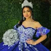 Royal Blue Teen Girls Quinceanera klänningar från axeln 3D Flower -applikationer Vestidos de quinceanera glänsande bollklänning prom klänning söt 15 vestidos de novia