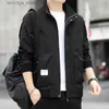 Kurtki zewnętrzne Bluzy 2024 Spring New Mens Jacket Koreańska edycja Trendy turystyczne stałe kolor na zewnątrz płaszcz kempingowy Męskie ubranie uliczne L48