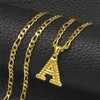 Pendanthalsband Shamty A-Z Letter Pendant Halsband för män och flickor UK Original Letter Chain Figaro Gold Jewelry A01240408