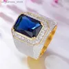 Cluster Anneaux Huitan Sparkling Blue / Black Cubic Zirconia Anneaux de mariage Femmes Luxury Wide Anneau complet Bling Iced Out Engagement Bijoux à la mode 240408