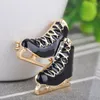 Brooches Madrry Fashion Roller Skates Brooch Enamel Gold Color Jewelry Sleigh Shoes Shape For Women Boys Girls Pins Accessories