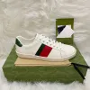 2024 Laag platform Italië Designer Men Women Casual Shoes Dress Trainers Tiger geborduurde aas Bee White Green Red 1977s Stripes Mens Shoe Walking Sneaker