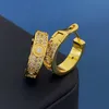 Hoop Huggie Ohrringe Weiß Gold plattiert 3 Reihen Zirkon Schrauben Kreis Liebe Ohrringe Briefmarken Schmuckstück