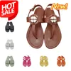 Slipare Sandal Designer Sliders Flip Flops Flop Sandals för strandkomfortläder Kvinnor Lyxiga damer Bästa pris utomhus 2024 EUR 36-41 Easy Matching