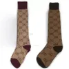 Designer Designer Designer Stocking di qualità Comodo ginocchiere Calza di marca lunga con lettere Streetwear Black White