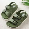 SLIPPER KINDEREN SANDALS 2024 ZOMER Soft Bottom PVC Buckle Anti-Skid Kids Shoes Boys Girls Open-teen Beach Sandale 1-5y A0104 2448