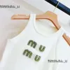 MIUIバッグデザイナーTシャツの女性戦車MIUアナグラムエンブロデューコットンブレンドタンクトップショートパンツデザイナースーツニットフェムクロップドジャージーレディーストップムイミュイ539