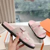 Open Peep Toe Couples Slippers Designer de passarela de alta qualidade sola espessa com muitas cores mulheres e homens na primavera férias de férias de férias de praia