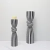 Titulares de vela simples Black e branco listrado com castiola de castiola ornamentos da sala de estar decoração de mesa de jantar decoração