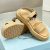 2024 Dernier printemps d'été tissu romain veau supérieur en cuir intérieur Inner Ultra Light Sandals de femmes de semelles épaisses Lafite Grass Woven Sandales Taille 35-41