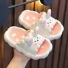 SLIPPER ZOMER KINDERS SLIPPERS CUNT CARToon 3D-Rabbit Slippers Ademende niet-slip Home Badkamer Soft Slipper Kinderen voor Girls 2448