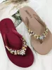 Tofflor kvinnor glitter flip flops sommar mode utomhus strass kedja kil strand tofflor gelé hawaiian platt sandaler 240322