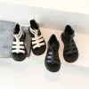 Sneakers barnskor 2022 Spring New Boys 'British Roman Sandals Kids Fashion Hightop Girls Simple Openoe Versatile School Shoes