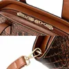 Cordon de cordon d'âge moyen du sac pour femmes sac à main sac à main motif crocodile féminin en cuir rétro messager mature femme