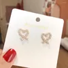 Kolczyki Symulowane Pearl Crossed Heart Ear Studs Imitacja Crystal Geometria Stop dla kobiet dziewczęta elegancka biżuteria