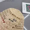 Breda randhattar Bucket Straw Hat Designer Caps Handvävda broderade bokstäver Kvinnor Summer Beach Strawhat Lämplig för resebonhets Q240408